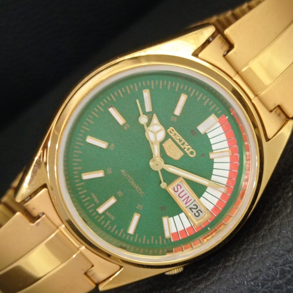 Vintage 1977 Seiko Automatic Mens Gold Watch WDaydate  Gold Accents